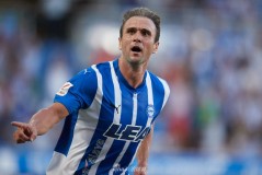 周末足球赛事焦点对决：关键球员与精彩瞬间解析